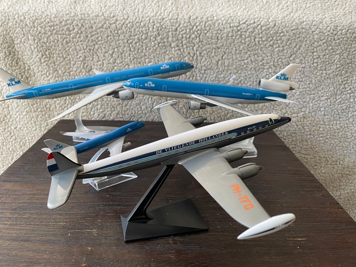 Modelfly - Fire KLM-fly - Boeing 747, McDonell Douglas 11, Lockheed Constellation, Boeing 777-300