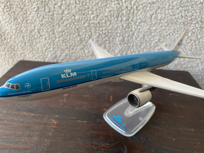 Modelfly - Fire KLM-fly - Boeing 747, McDonell Douglas 11, Lockheed Constellation, Boeing 777-300