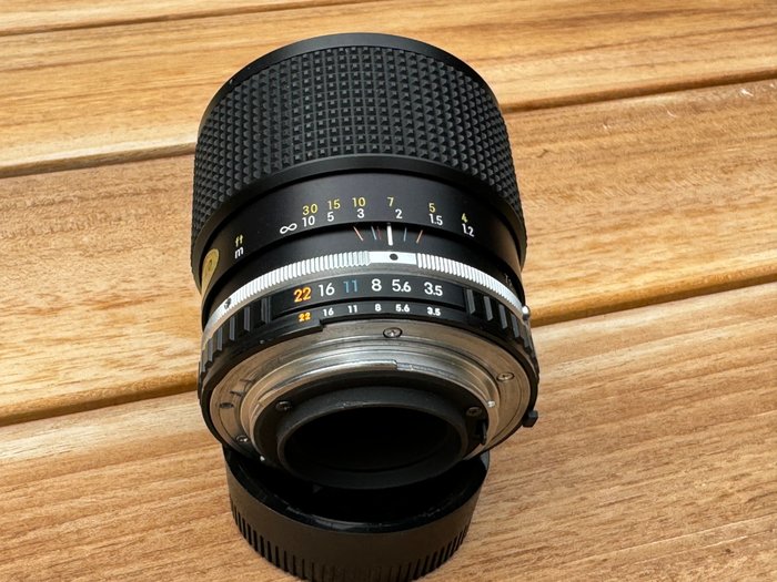 Nikon Zoomlens Series E 36-72mm 1:35 met doppen en org HK-8 zonnekap Kameralinse