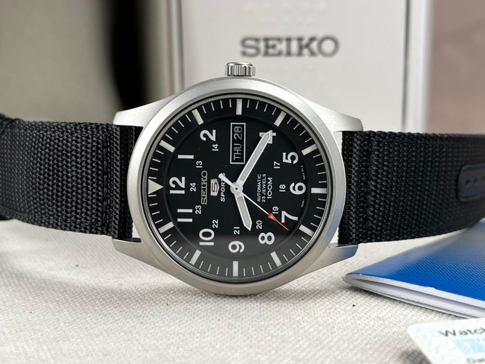 Seiko - 5 Sports Military - Day/Date - Ingen mindstepris - SNZG15K1 - Mænd - 2011-nu