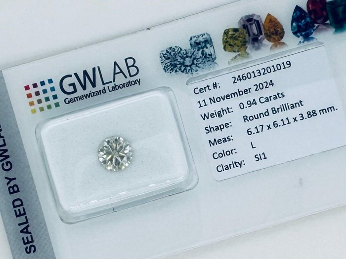 Ingen mindstepris - 1 pcs Diamant  (Natur)  - 0.94 ct - Rund - L - SI1 - Gemewizard Gemological Laboratory (GWLab)