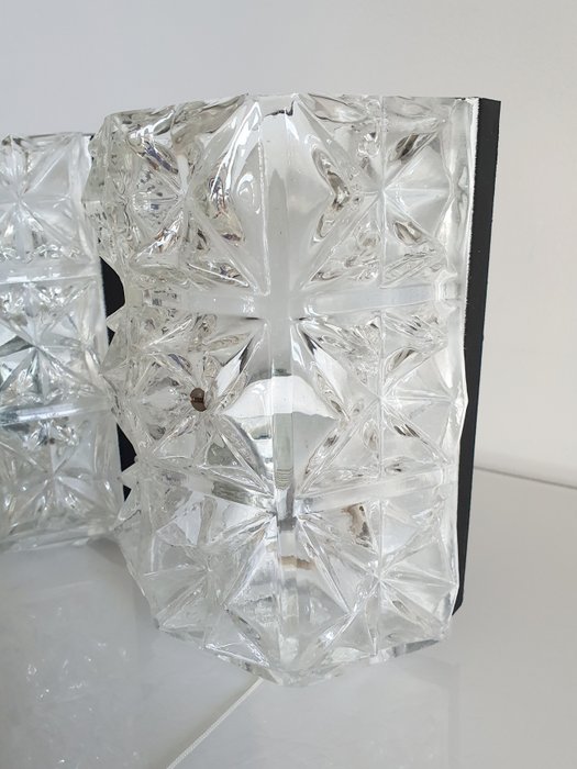 Dwa kinkiety vintage z formowanego szkła „Ice Glass”, Niemcy - Væg kuppellampe - Glas, Metal