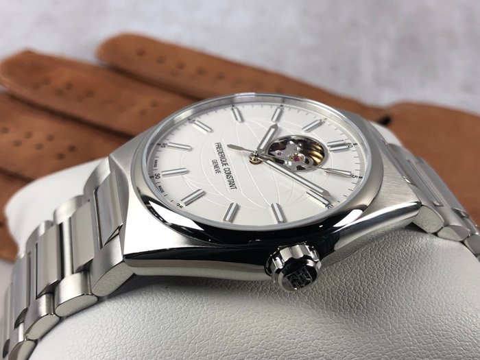 Frédérique Constant - Highlife Heartbeat Automatic - FC-310S4NH6B - Mænd - 2011-nu