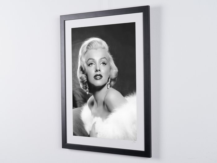 Marilyn Monroe - Iconic Collection - Fine Art Photography - Luxury Wooden Framed 70X50 cm - Limited Edition Nr 03 of 30 - Serial ID 30237 - Original Certificate (COA), Hologram Logo Editor and QR Code - 100% New items.