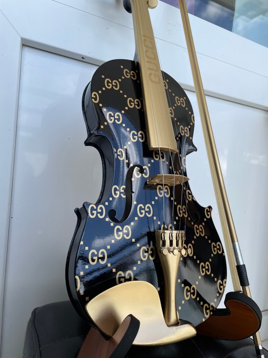 J.Reinhardt - GUCCI Violin - Black  Gold