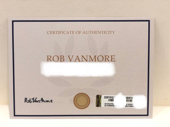 Rob VanMore - Super Shiny Golden war on Veuve Clicquot