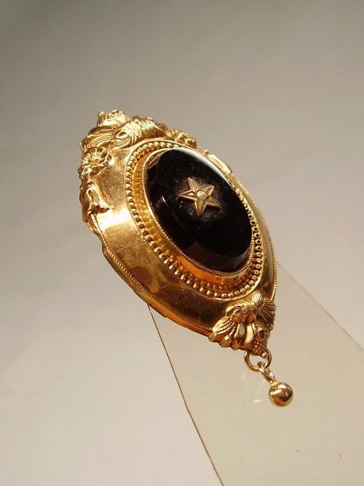 Ingen mindstepris - Broche - 14 karat Gulguld -  705ct tw Onyx - Perle - Victoriansk guldbroche 1880