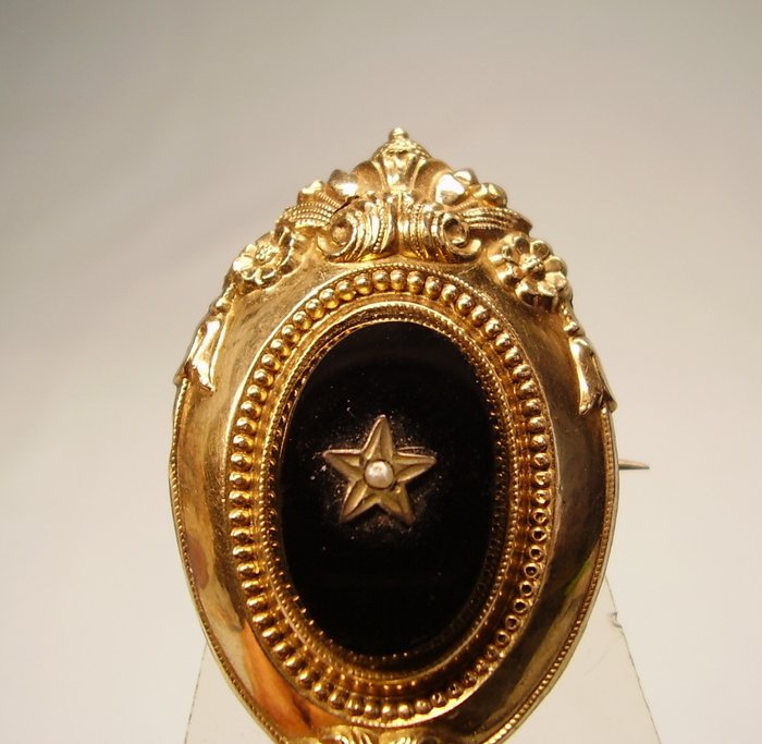 Ingen mindstepris - Broche - 14 karat Gulguld -  705ct tw Onyx - Perle - Victoriansk guldbroche 1880