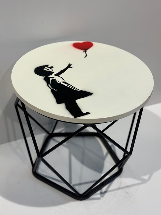 Rob VanMore - Tea-Time on Banksy Table - ø40cm