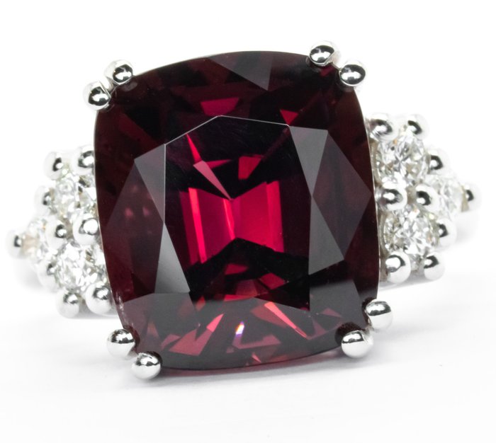 Ring - 18 kraat Hvidguld, Dyb rød (Ceylon) -  9.67ct. tw. Spinel - Diamant - 0,45 ct VS