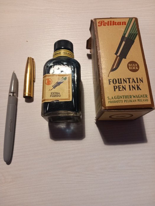 fountain pen and Pelikan ink bottle - Fyldepen