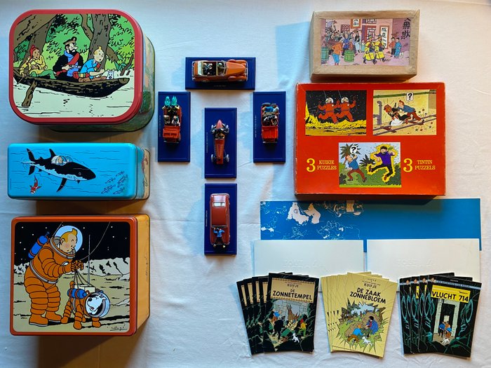 Samling af brandet merchandise - Ensemble med 28 objekter (voitures/puslespil/boîtes...) - Moulinsart (Tintin - Hergé)