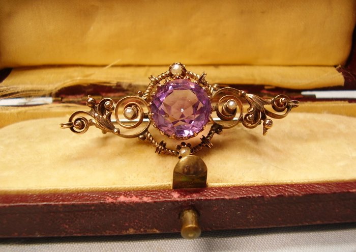 Ingen mindstepris - Other brand - Broche - 8 karat Rosaguld -  5.00ct. tw. Ametyst - Perle - Victor. Arbejde omkring 1860/80