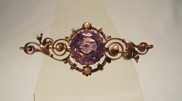 Ingen mindstepris - Other brand - Broche - 8 karat Rosaguld -  5.00ct. tw. Ametyst - Perle - Victor. Arbejde omkring 1860/80