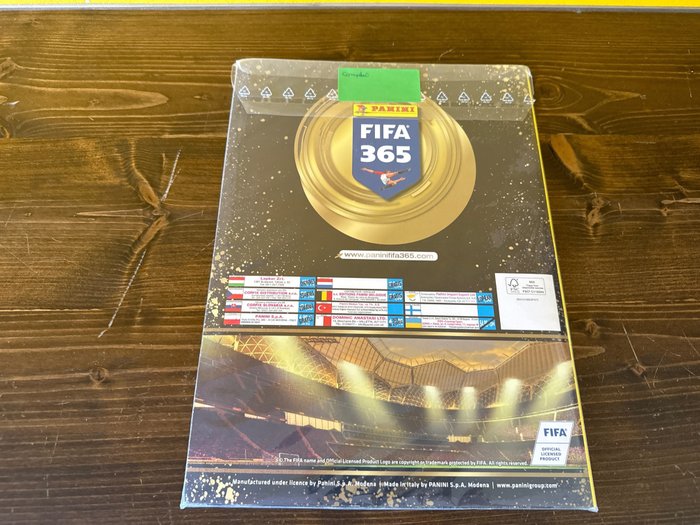 Panini - FIFA 365 2017 - Cristiano Ronaldo Lionel Messi - 1 Complete Album