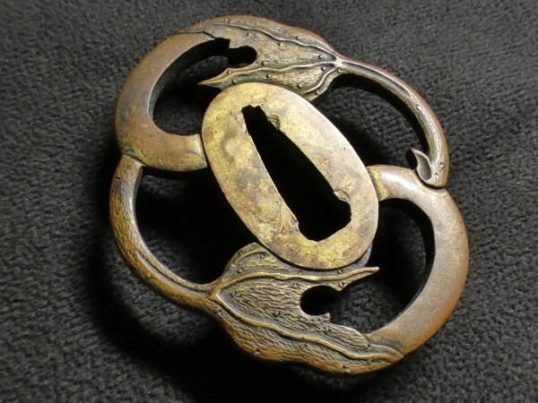 Botanisk stil Tsuba, i Mito stil - Japan - Edo-perioden (1600-1868)