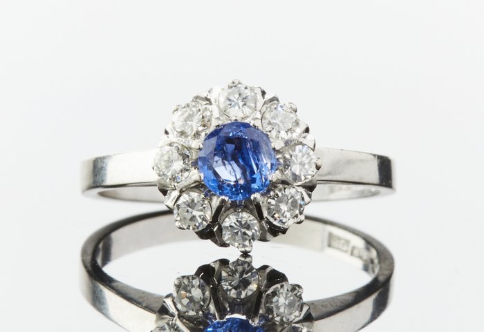 Ring - 18 kraat Hvidguld -  0.85ct. tw. Safir - Diamant