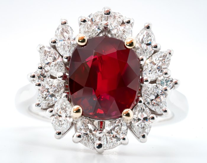 Ring - 18 kraat Hvidguld, 'Pigeon Blood Red' (Mozambique) -  4.04ct. tw. Rubin - Diamant - 1,12 ct - VS