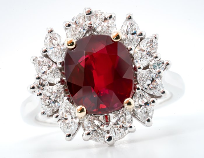 Ring - 18 kraat Hvidguld, 'Pigeon Blood Red' (Mozambique) -  4.04ct. tw. Rubin - Diamant - 1,12 ct - VS