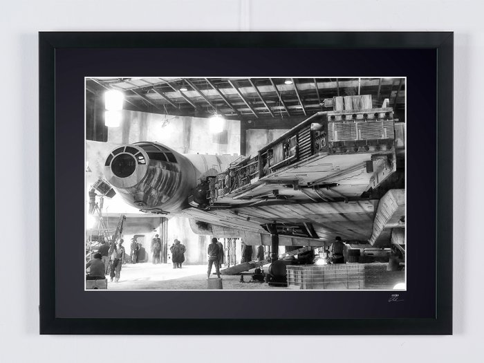 Star Wars Episode IV: A New Hope, The Millennium Falcon  - Docking Bay 94 - Fine Art Photography - Luxury Wooden Framed 70X50 cm - Limited Edition Nr 09 of 30 - Serial ID 17201 - Original Certificate (COA), Hologram Logo Editor and QR Code - 100% New items.