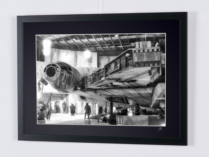 Star Wars Episode IV: A New Hope, The Millennium Falcon  - Docking Bay 94 - Fine Art Photography - Luxury Wooden Framed 70X50 cm - Limited Edition Nr 09 of 30 - Serial ID 17201 - Original Certificate (COA), Hologram Logo Editor and QR Code - 100% New items.