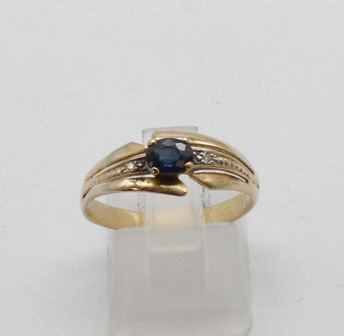 Ingen mindstepris - Ring - 18 kraat Gulguld Safir - Diamant