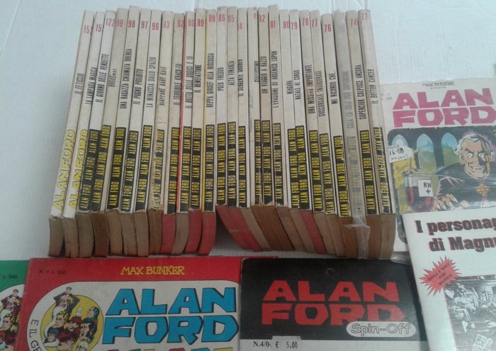 Alan Ford 27x fumetti originali fascia 71/153 - + 10x speciali, cartoline e gadget vari - 1 Comic collection - Første udgave - 1975