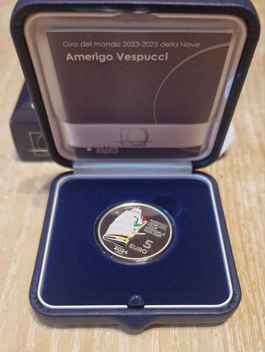 Italien. 5 Euro 2024 Giro del mondo della nave Amerigo Vespucci  (Ingen mindstepris)