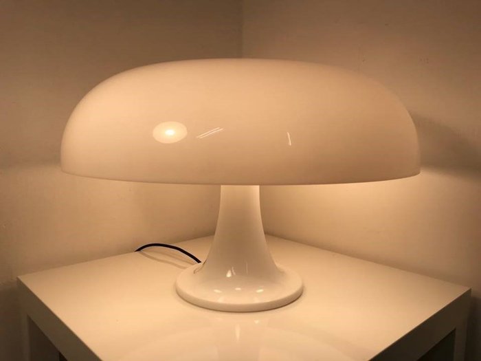 Artemide - Giancarlo Mattioli - Bordlampe - Hvid Nexus - ABS