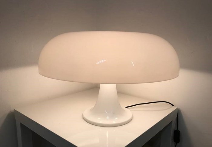 Artemide - Giancarlo Mattioli - Bordlampe - Hvid Nexus - ABS