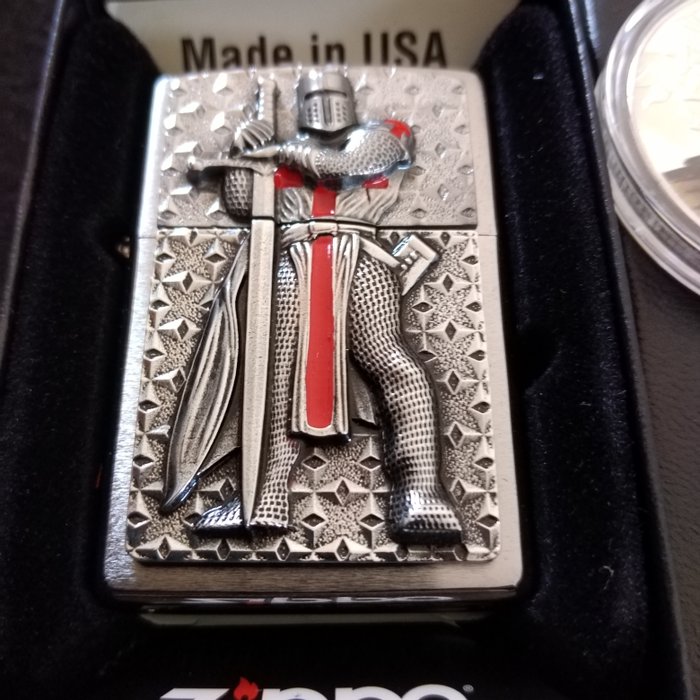 Zippo - Templer - brushed chrome case - with coin - new - Lommelighter - Stål (rustfrit) -  (2)