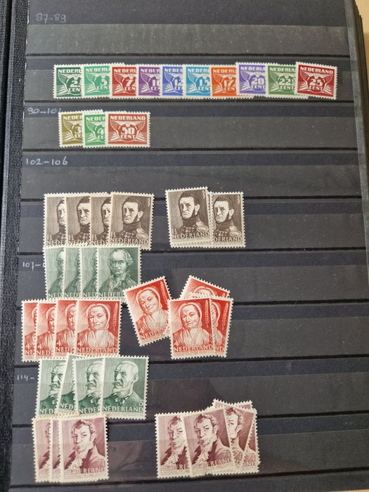 Holland  - Kæmpe lager af de fleste MNH fra 1940'erne til 1970 i en tyk lagerbog