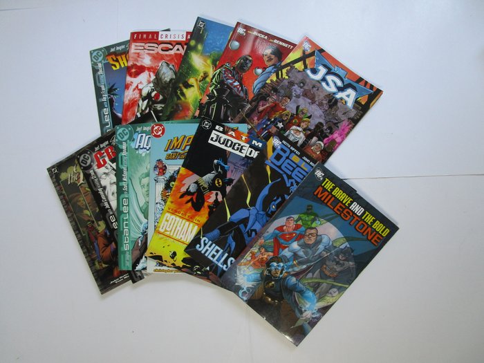 Brave and the bold - Blue Beetle - JSA - Aquaman - Final Crisis - Batman - And more - 12x paperbacks - 12 Album - Første udgave/genoptryk