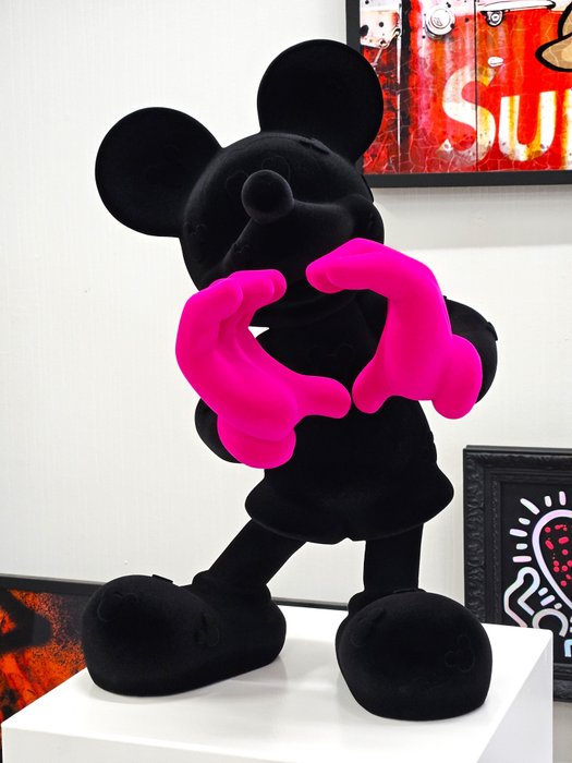 Patryk Konrad - Mickey love true black resin sculpture - Limited edition