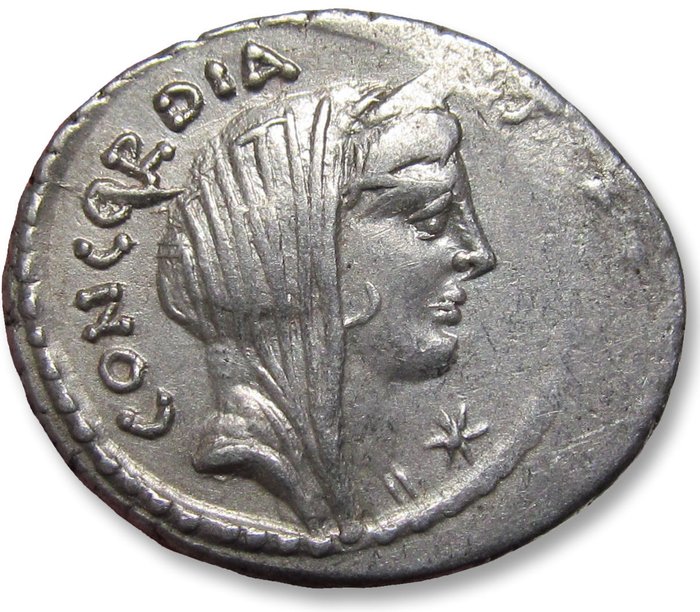 Romerska republiken L Mussidius Longus 42 BC Denarius Rome mint - Shrine of Venus Cloacina - variety with star symbol on obverse