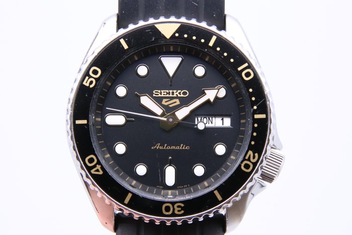 Seiko - Seiko 5 - Ingen mindstepris - SRPD57K1 | 4R36-07G0 - Mænd - 2011-nu