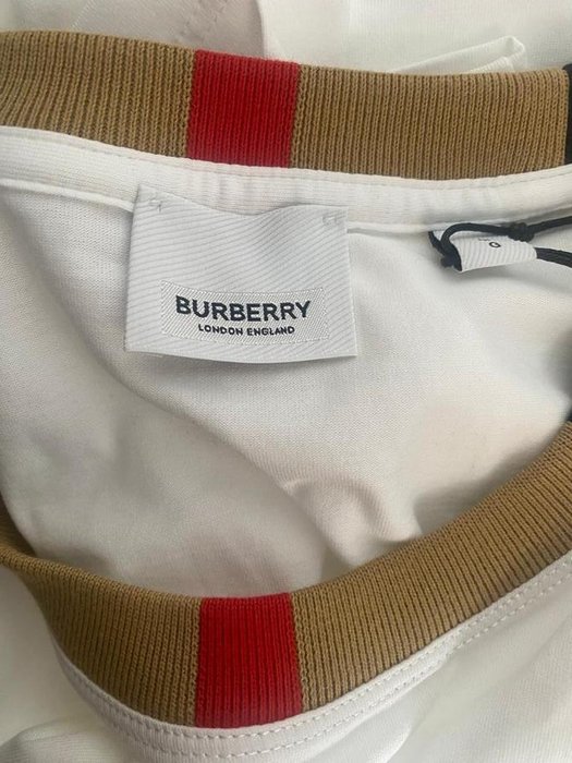 Burberry - T-shirt