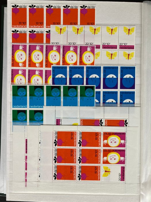 Holland 1971/1975 - MNH butikslager i en overfyldt lagerbog med mange blokke - NVPH 996/1071