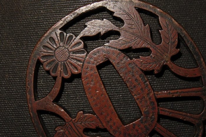 Katana - Suaka - Suaka Dandelion Sukashi Tsuba : C4-237 - Japan - Edo-perioden (1600-1868)