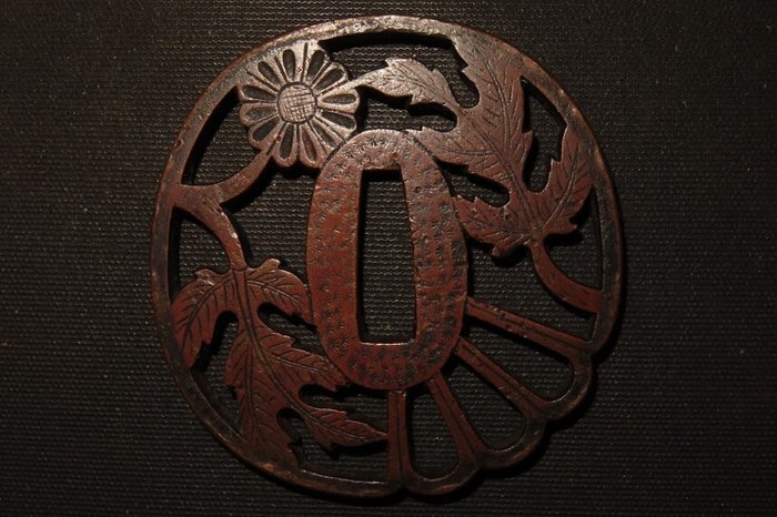 Katana - Suaka - Suaka Dandelion Sukashi Tsuba : C4-237 - Japan - Edo-perioden (1600-1868)