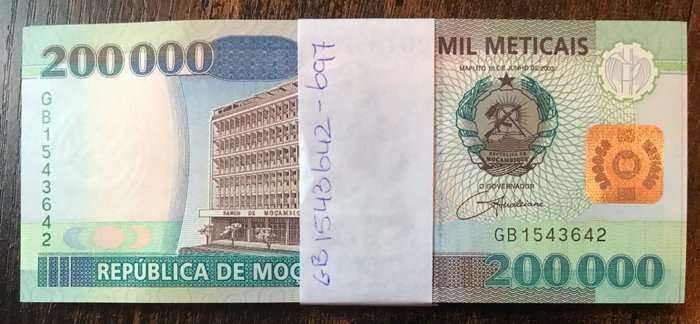 Mozambique. - 50 x 50000, 50 x 100000, 50 x 200000, 50 x 500000 Escudos 1993 - incomplete bundles - Pick 138, 139, 141, 142  (Ingen mindstepris)