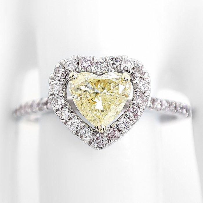 Ring - 14 karat Hvidguld -  0.84ct. tw. Gul Diamant (Naturfarvet) - Diamant