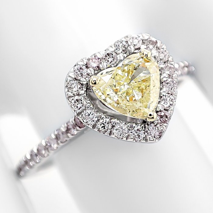 Ring - 14 karat Hvidguld -  0.84ct. tw. Gul Diamant (Naturfarvet) - Diamant