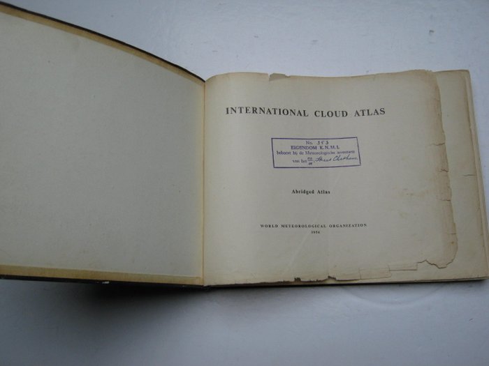 World Meteorological Organization. - International cloud atlas 2 vol. - 1956