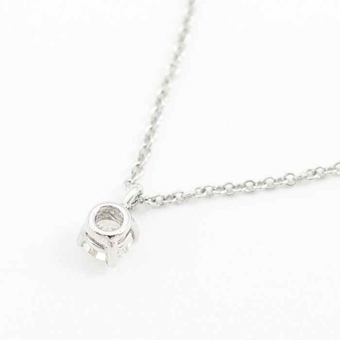 Tiffany  Co. - Halskæde med vedhæng - Solitaire Diamond Pendant Platin -  0.23ct. tw.