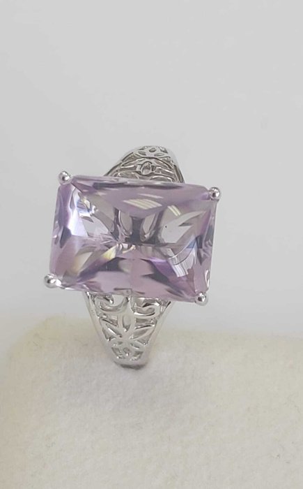 Ring - 18 kraat Hvidguld -  14.00ct. tw. Ametyst