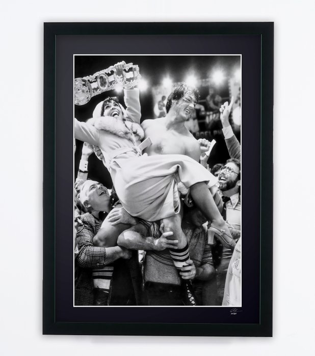 Rocky II 1979 - Talia Shire, Sylvester Stallone - - Fine Art Photography - Luxury Wooden Framed 70X50 cm - Limited Edition Nr 01 of 30 - Serial ID 17190 - Original Certificate (COA), Hologram Logo Editor and QR Code - 100% New items.