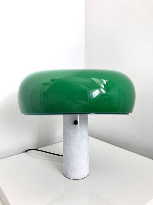 Flos - Achille Castiglioni - Lampe - Grøn Snoopy - Fod i hvid Carrara marmor og aluminium diffuser