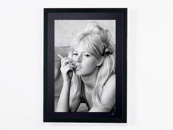 Brigitte Bardot "A very Private affair" - Fine Art Photography - Luxury Wooden Framed 70X50 cm - Limited Edition Nr 01 of 30 - Serial ID 80034 - Original Certificate (COA) Hologram Logo Editor and QR Code