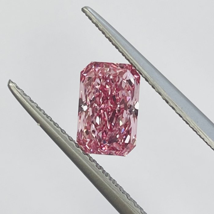 1 pcs Diamant  (Farvebehandlet)  - 1.51 ct - Radiant - Fancy vivid Rosa Lyserød - VVS2 - Gemological Institute of America (GIA) - Natural Earth Mined Diamond - Gratis forsendelse -